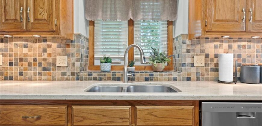 5204 N PENNSYLVANIA Street, Gladstone, MO 64118