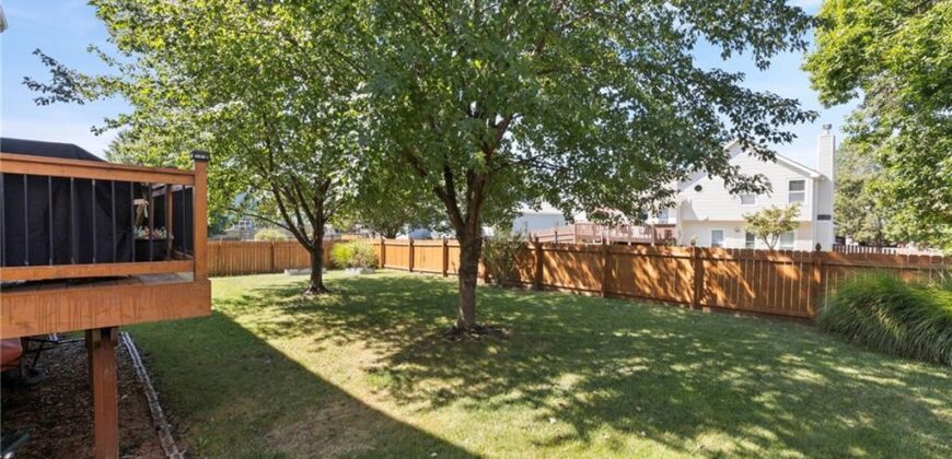 5204 N PENNSYLVANIA Street, Gladstone, MO 64118