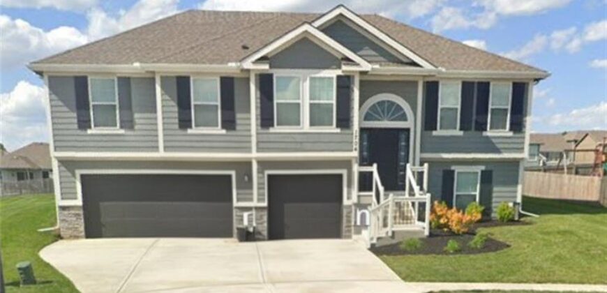 1704 Willow Lane, Kearney, MO 64060
