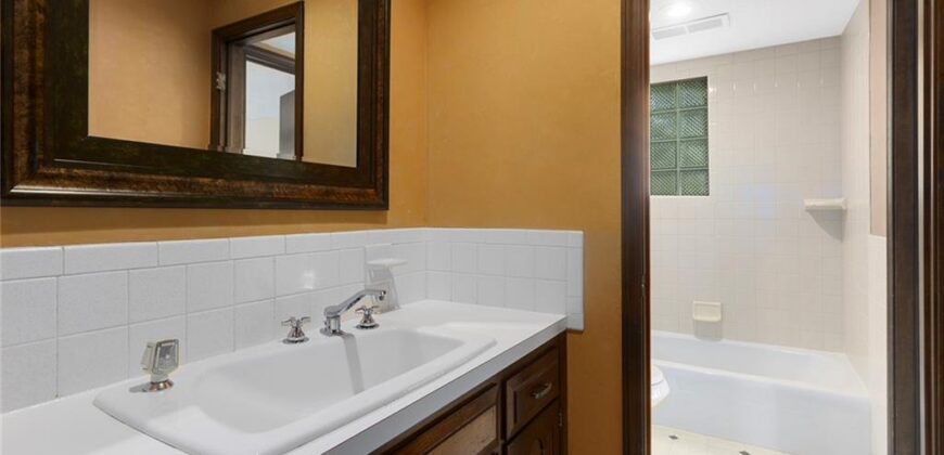 7616 NW Eastside Drive, Weatherby Lake, MO 64152