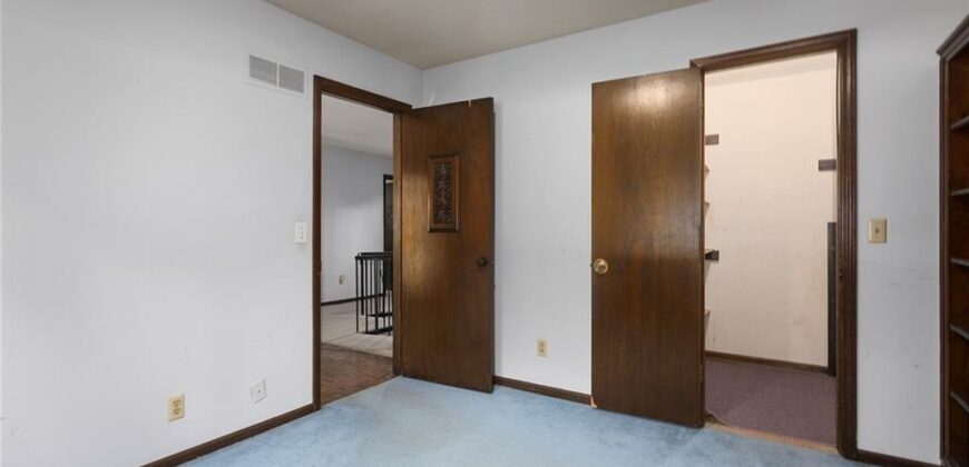 7616 NW Eastside Drive, Weatherby Lake, MO 64152