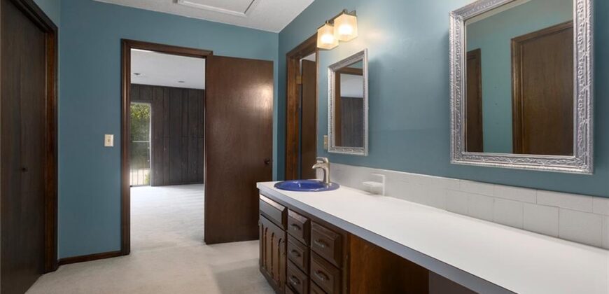 7616 NW Eastside Drive, Weatherby Lake, MO 64152