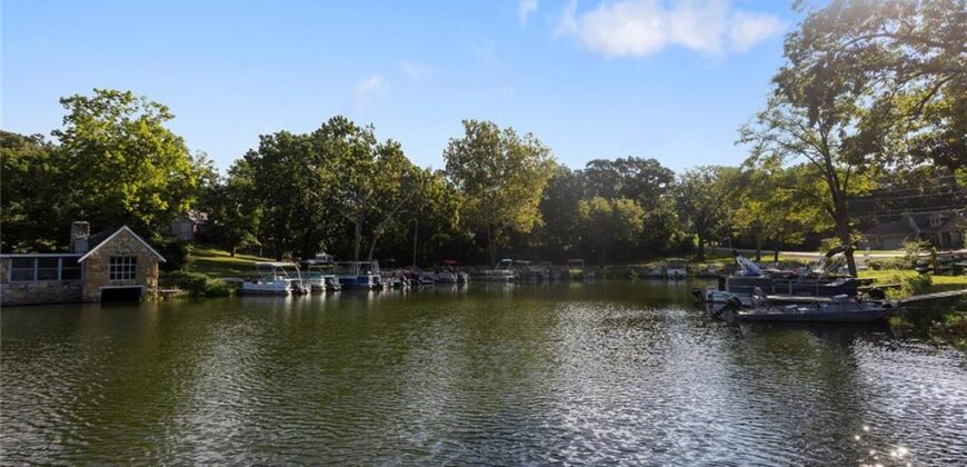 7616 NW Eastside Drive, Weatherby Lake, MO 64152