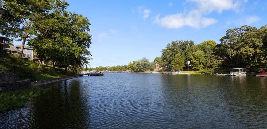 7616 NW Eastside Drive, Weatherby Lake, MO 64152