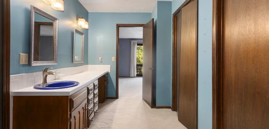 7616 NW Eastside Drive, Weatherby Lake, MO 64152