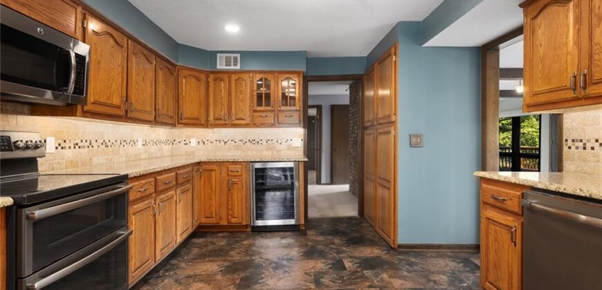 7616 NW Eastside Drive, Weatherby Lake, MO 64152