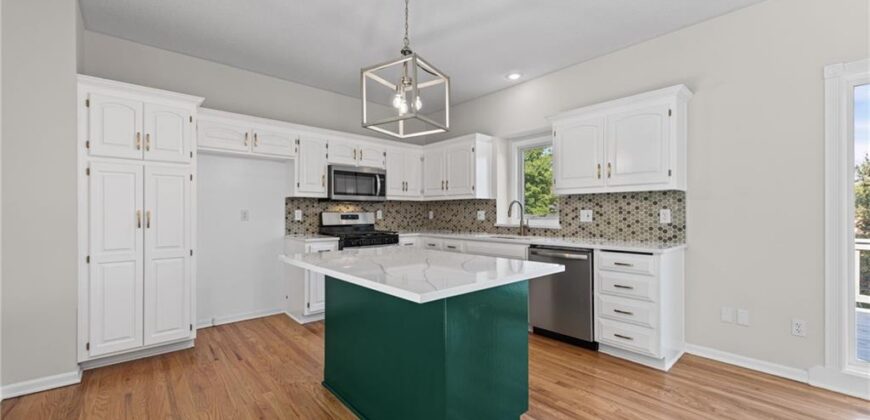 2018 NW 81st Place, Kansas City, MO 64151