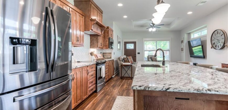 10802 NW 75 Street, Weatherby Lake, MO 64152