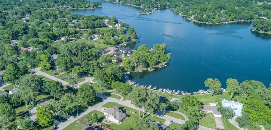 10802 NW 75 Street, Weatherby Lake, MO 64152