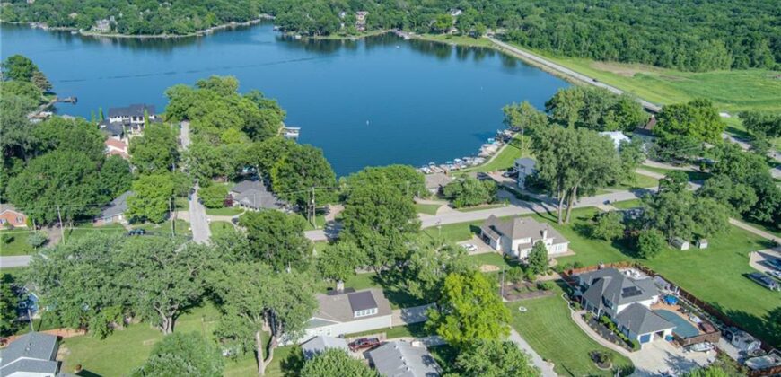 10802 NW 75 Street, Weatherby Lake, MO 64152