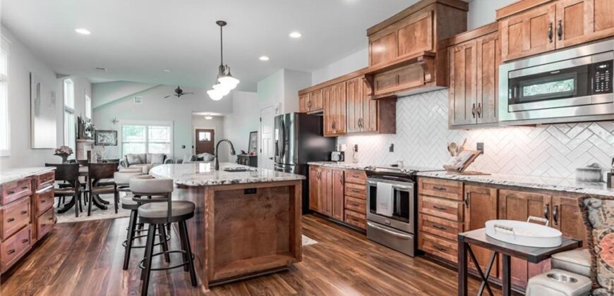 10802 NW 75 Street, Weatherby Lake, MO 64152