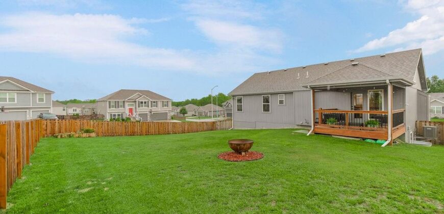 11722 N WINDSOR Avenue, Kansas City, MO 64157