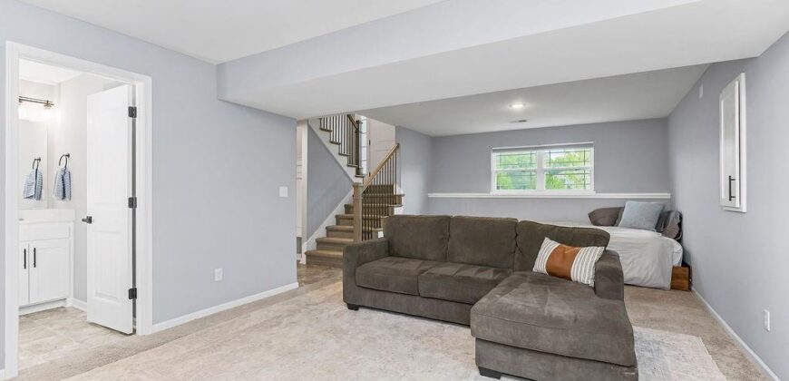 11722 N WINDSOR Avenue, Kansas City, MO 64157