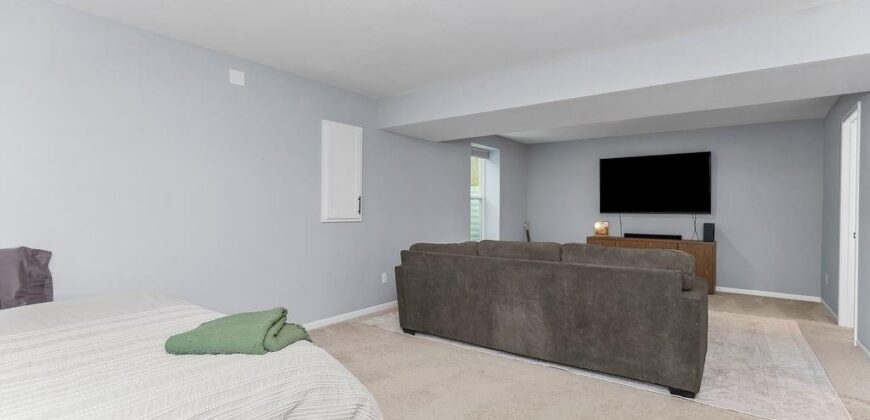 11722 N WINDSOR Avenue, Kansas City, MO 64157