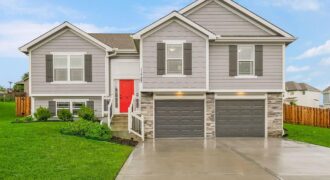 11722 N WINDSOR Avenue, Kansas City, MO 64157