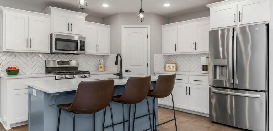 11722 N WINDSOR Avenue, Kansas City, MO 64157