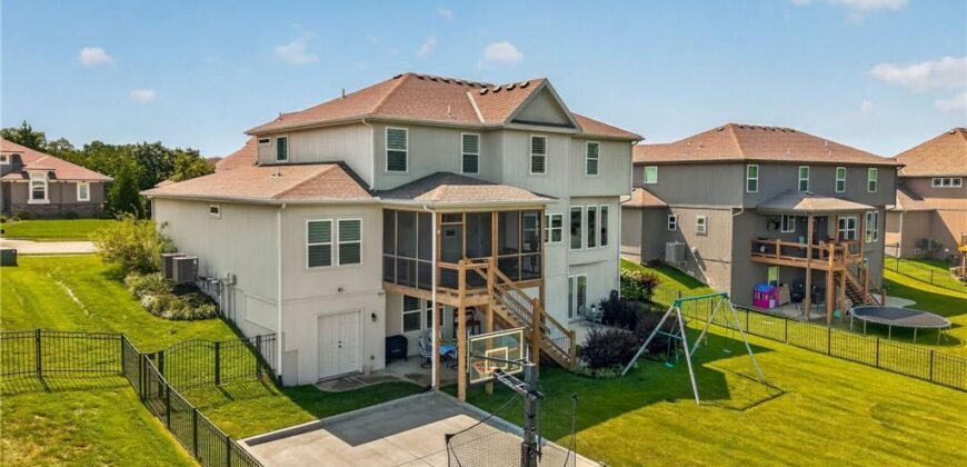 14670 Thousand Oaks Place, Parkville, MO 64152