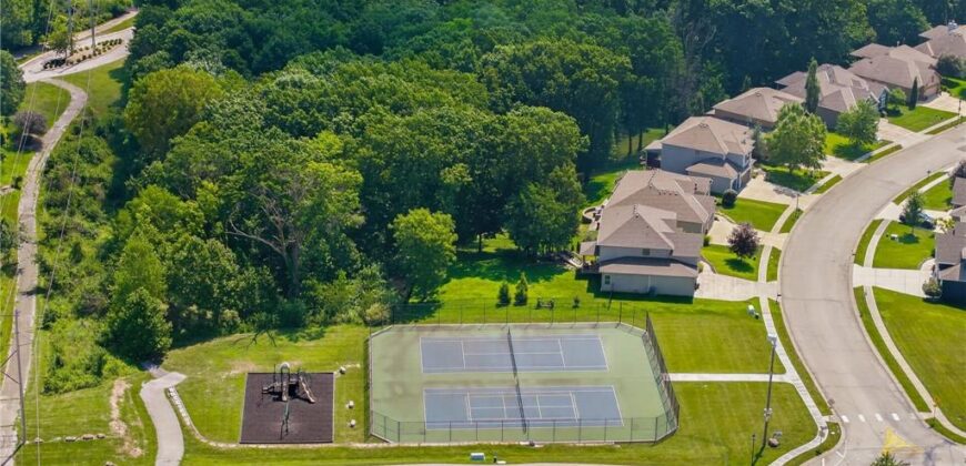 14670 Thousand Oaks Place, Parkville, MO 64152