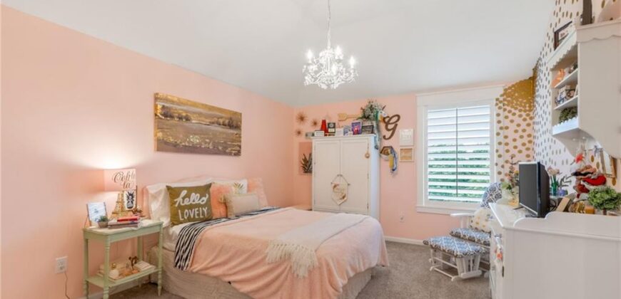 14670 Thousand Oaks Place, Parkville, MO 64152