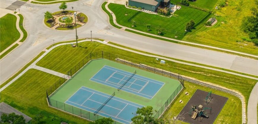 14670 Thousand Oaks Place, Parkville, MO 64152