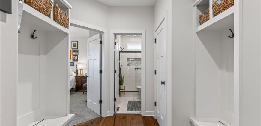 14670 Thousand Oaks Place, Parkville, MO 64152