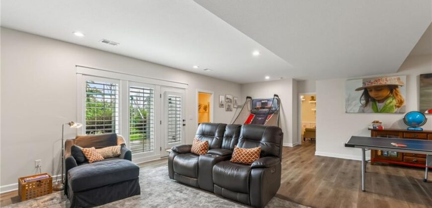 14670 Thousand Oaks Place, Parkville, MO 64152