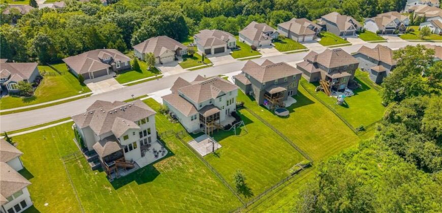 14670 Thousand Oaks Place, Parkville, MO 64152