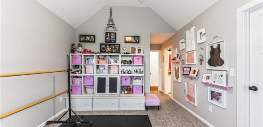 14670 Thousand Oaks Place, Parkville, MO 64152