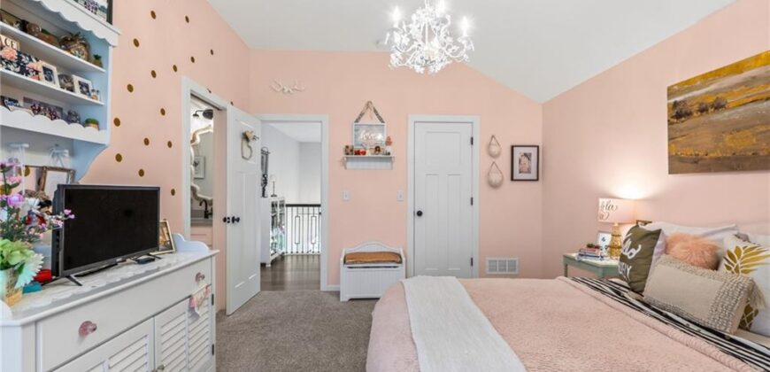 14670 Thousand Oaks Place, Parkville, MO 64152