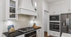 14670 Thousand Oaks Place, Parkville, MO 64152