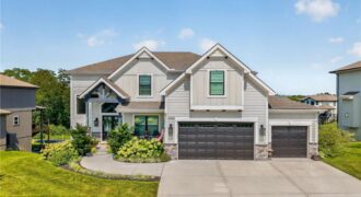 14670 Thousand Oaks Place, Parkville, MO 64152