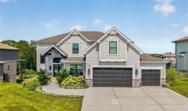 14670 Thousand Oaks Place, Parkville, MO 64152