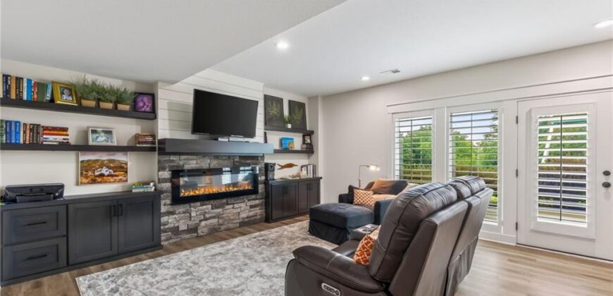 14670 Thousand Oaks Place, Parkville, MO 64152