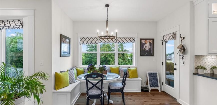 14670 Thousand Oaks Place, Parkville, MO 64152