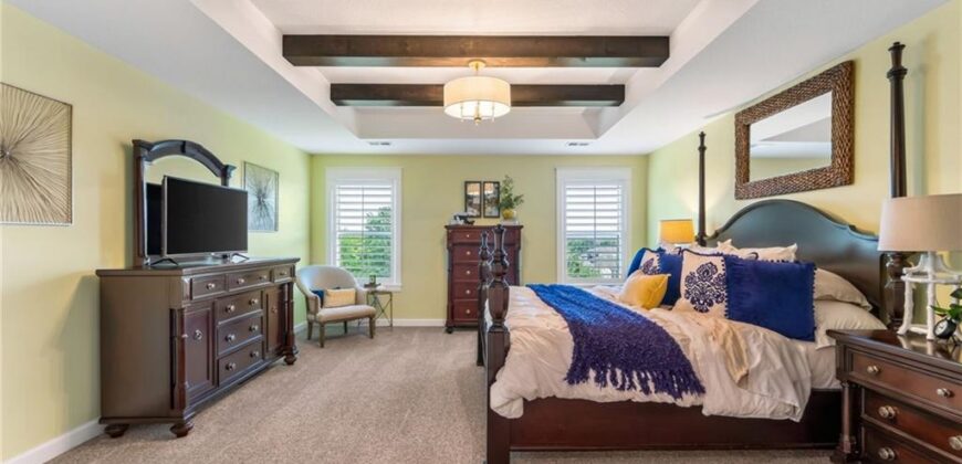 14670 Thousand Oaks Place, Parkville, MO 64152