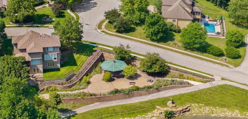 14670 Thousand Oaks Place, Parkville, MO 64152