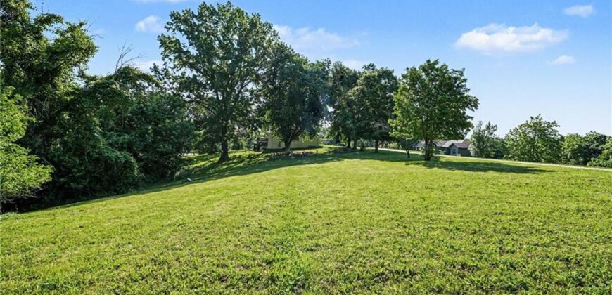 1500 Ridgeview Road, Liberty, MO 64068