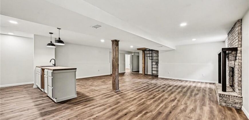 1500 Ridgeview Road, Liberty, MO 64068