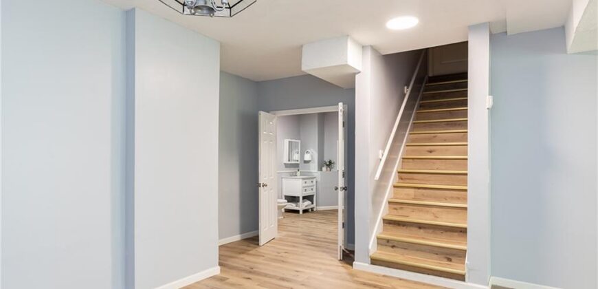 10121 NW River Hills Drive, Parkville, MO 64152