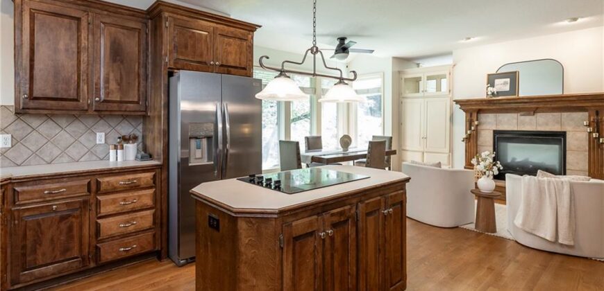 10121 NW River Hills Drive, Parkville, MO 64152