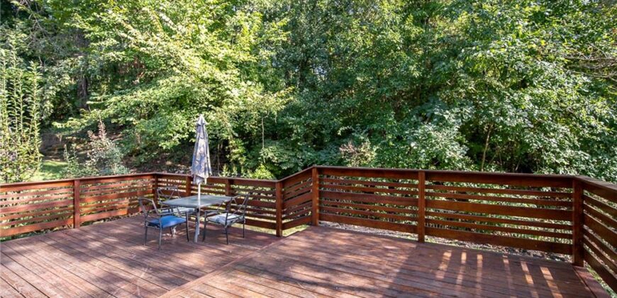 10121 NW River Hills Drive, Parkville, MO 64152