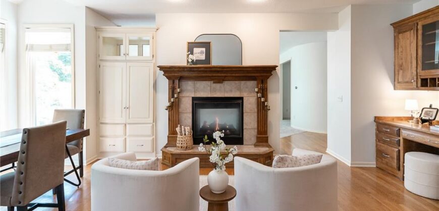 10121 NW River Hills Drive, Parkville, MO 64152