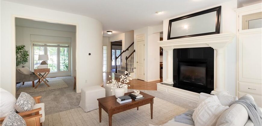 10121 NW River Hills Drive, Parkville, MO 64152
