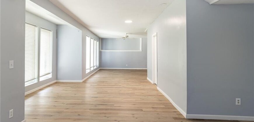 10121 NW River Hills Drive, Parkville, MO 64152