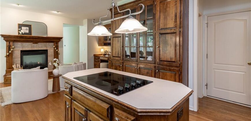 10121 NW River Hills Drive, Parkville, MO 64152