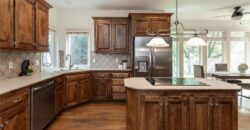 10121 NW River Hills Drive, Parkville, MO 64152