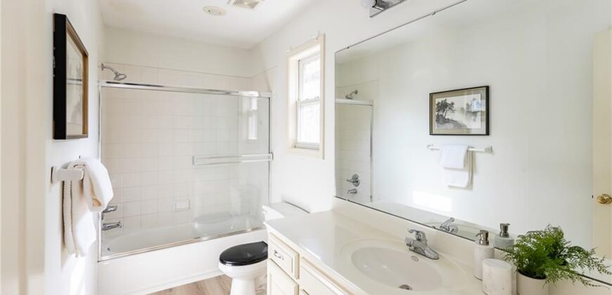 10121 NW River Hills Drive, Parkville, MO 64152