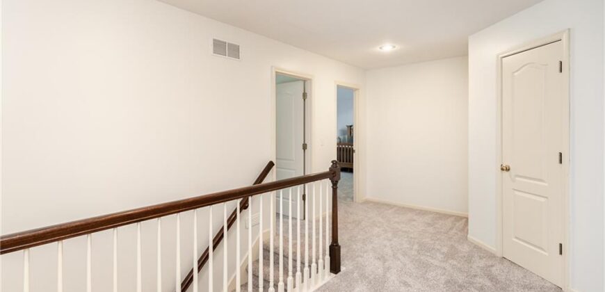 10121 NW River Hills Drive, Parkville, MO 64152