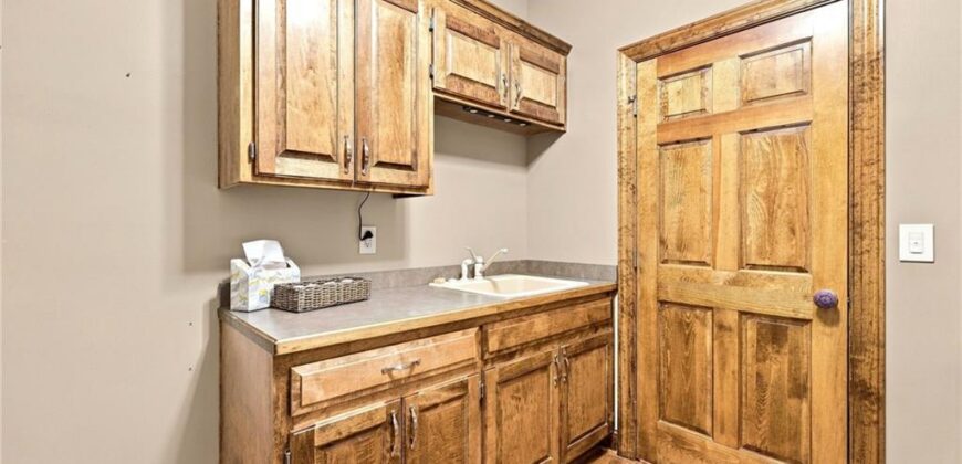 8615 NW Baker Road Circle, Kansas City, MO 64153