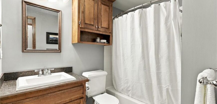 8615 NW Baker Road Circle, Kansas City, MO 64153